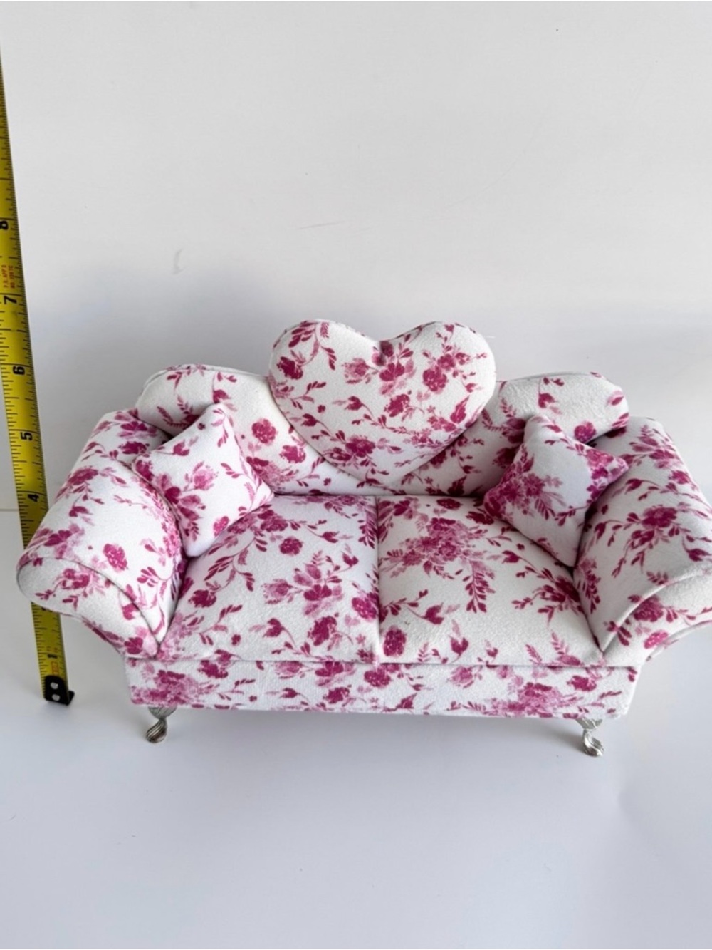 Heart-Back Floral Mini Sofa in White and Pink - Picture 7 of 8